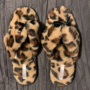 Fuzzy Leopard Slippers Size 8